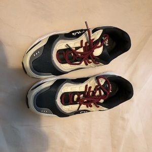 Fila runners. I bought them at winners and wore them once